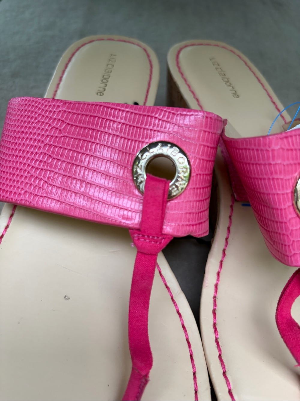 Liz Claiborne Pink Leather Thong Sandals with Gold Accents - Picture 3 of 6